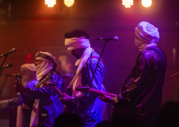 Tinariwen encontra no Brasil público que dança sem entender suas letras