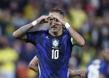 Seleção corta Raphinha após edema na coxa direita