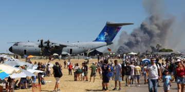 VÍDEO mostra queda e explosão de caça durante show aéreo na Grécia