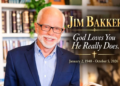 Televangelista americano Jim Bakker, envolvido em escândalos de fraude e sexo, morre aos 86 anos