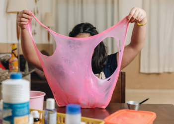Slime pode fazer mal? O que se sabe sobre os riscos para crianças