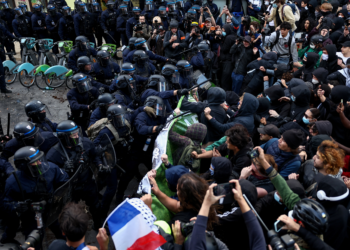 Mandíbula qubrada, perda de visão, mão explodida: violência policial marca terceira semana de protestos na França