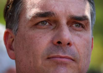 Flávio escalou um salto agulha