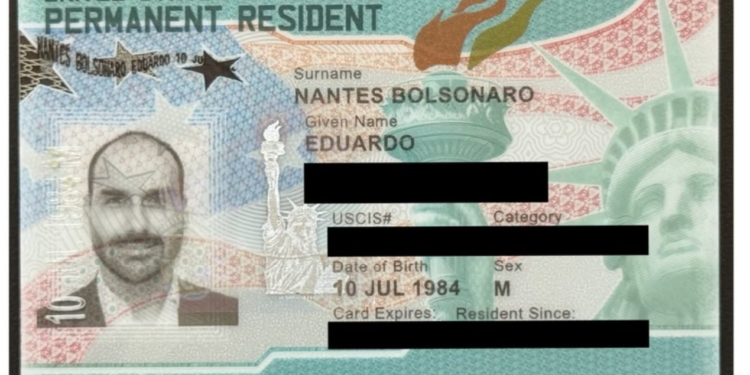 Eduardo Bolsonaro teve 'green card' concedido pelo governo Trump; relembre