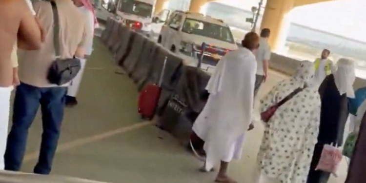 Aeroportos da Arábia Saudita voltam a ser atacados; Houthis reivindicam ofensiva, que deixa 1 morto e 11 feridos