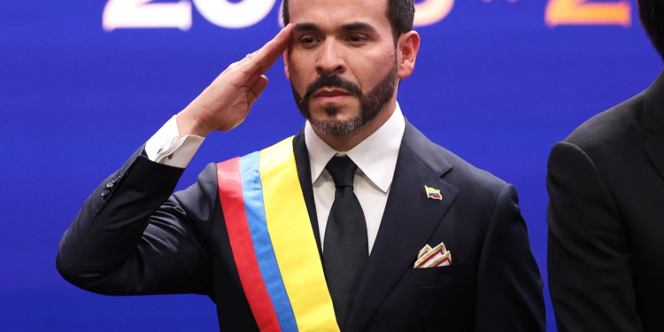 Presidente da Colômbia muda regras de resposta a protestos na véspera de manifestações contra o governo
