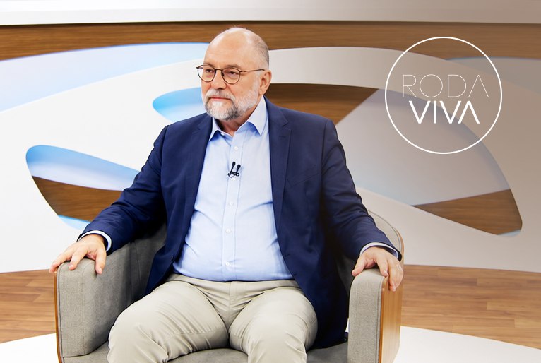 Ricardo Henriques, um dos arquitetos do Bolsa Família, defende programa social: "Resultados são exemplares"