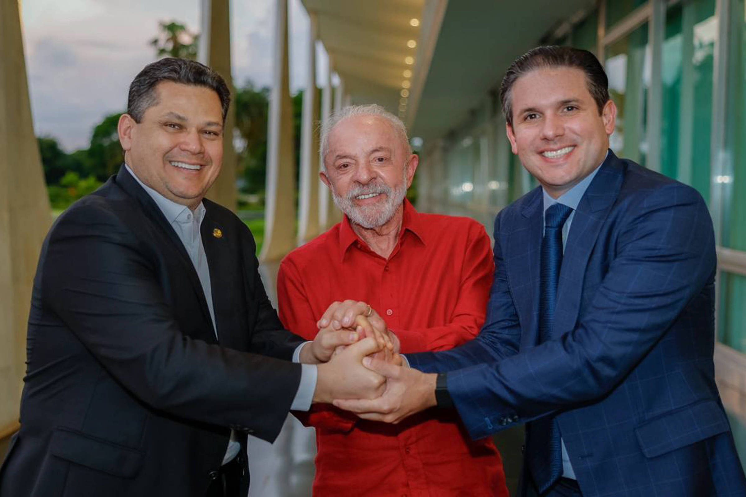 Alcolumbre planeja articular indulto ou anistia a Bolsonaro em busca de votos da direita para se reeleger