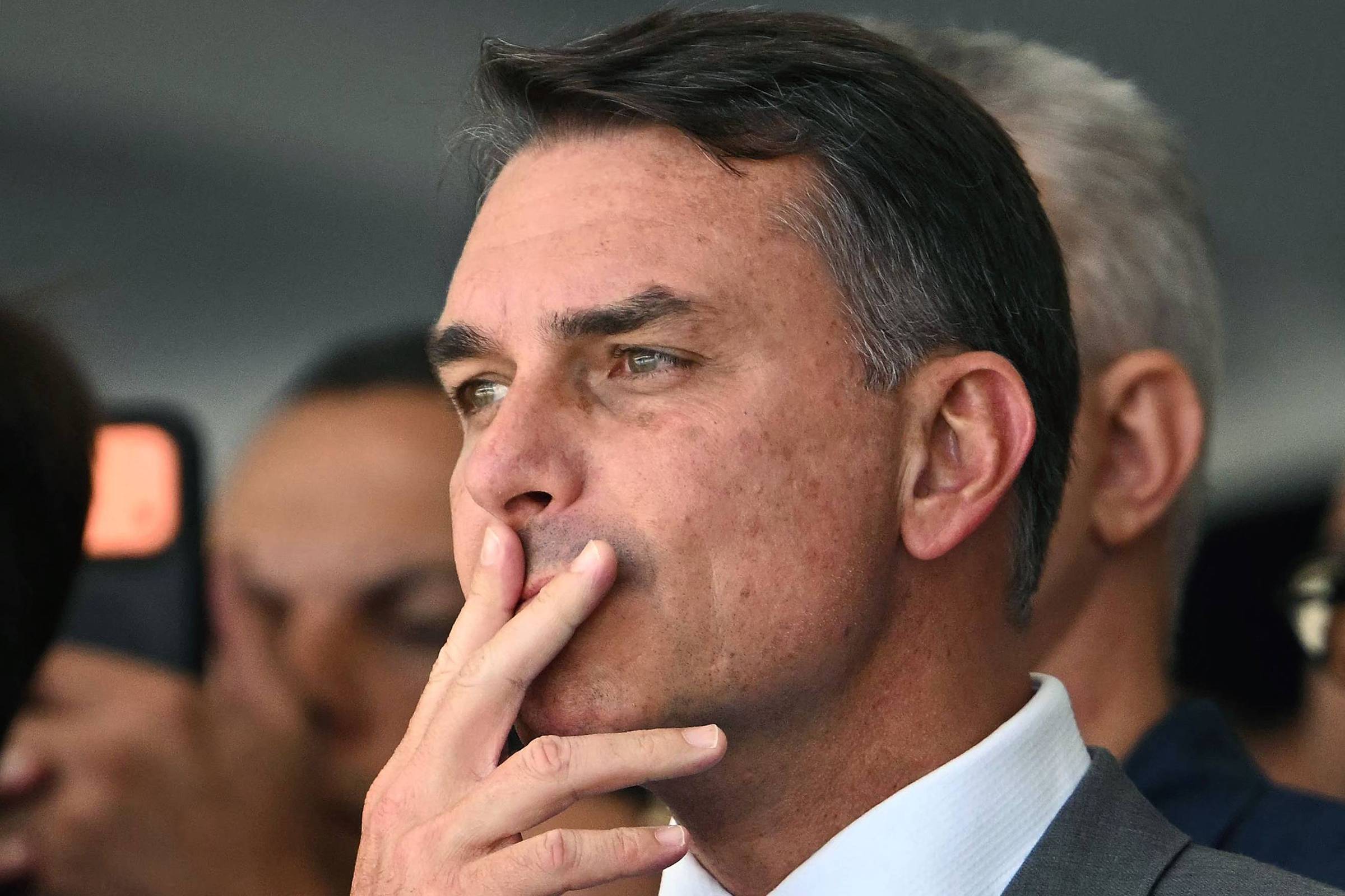 Entenda inquérito que mira ligação entre Flávio Bolsonaro e Willer Tomaz